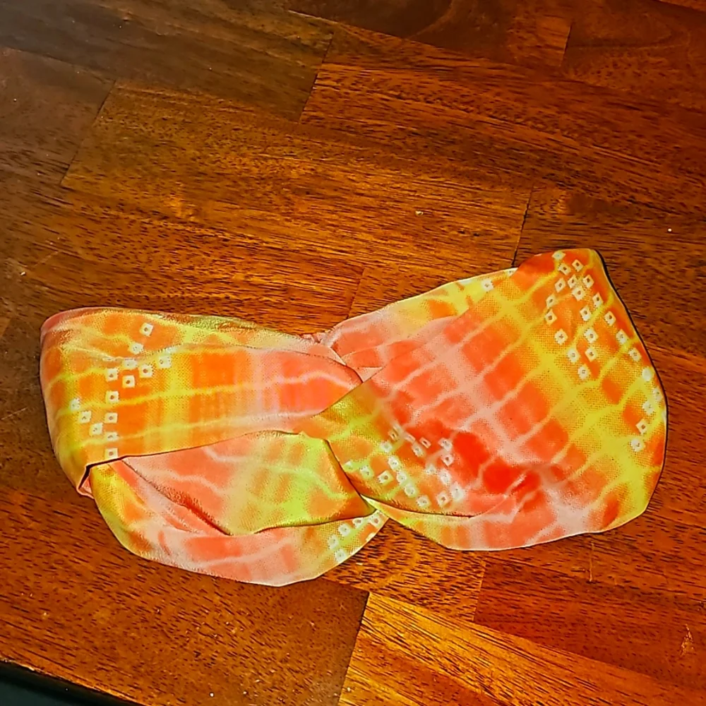 Beautiful silk twist front headband. Tie dye look